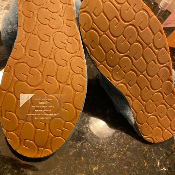 UGG Scuffette II - Picture 3 of 3